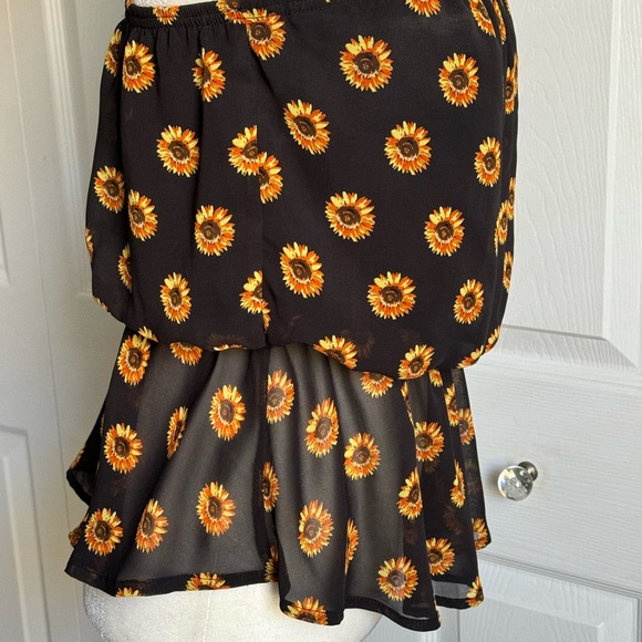 Floral, strapless women’s blouse. Size Jr large - Picture 6 of 7